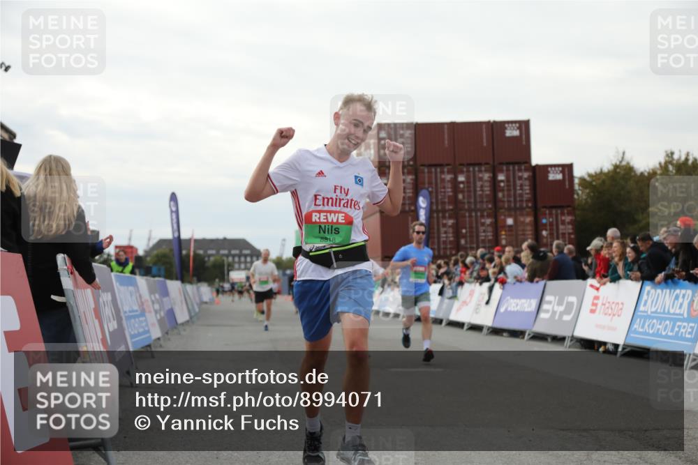 03.10.2025 - Köhlbrandbrückenlauf Yannick Fuchs http://msf.ph/oto/8994071 03.10.2025 16:04:26 Ziel 7245, 7308, 7338, 7455, 8818, 8825, 9213 meine-sportfotos.de