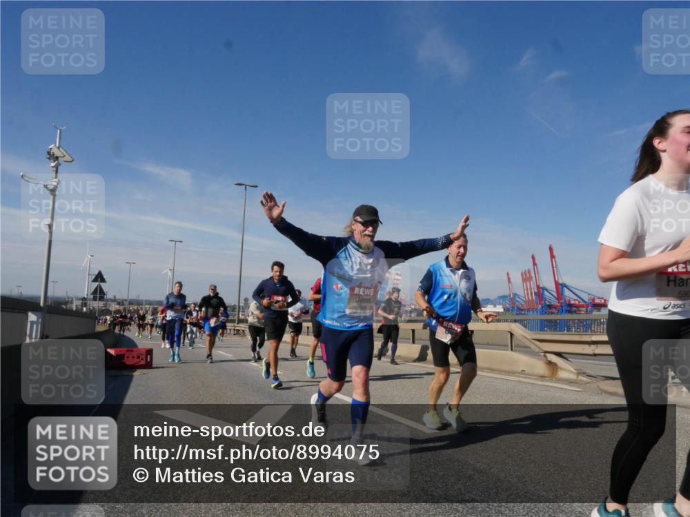03.10.2025 - Köhlbrandbrückenlauf Matties Gatica Varas http://msf.ph/oto/8994075 03.10.2025 12:47:35 Position 2 590 meine-sportfotos.de