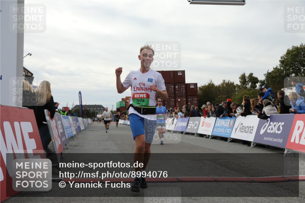03.10.2025 - Köhlbrandbrückenlauf Yannick Fuchs http://msf.ph/oto/8994076 03.10.2025 16:04:26 Ziel 7245, 7308, 7338, 7455, 8818, 8825, 9213 meine-sportfotos.de
