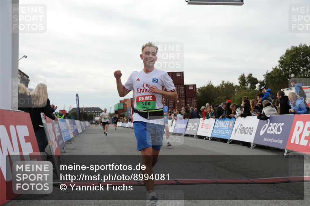 03.10.2025 - Köhlbrandbrückenlauf Yannick Fuchs http://msf.ph/oto/8994081 03.10.2025 16:04:26 Ziel 7245, 7308, 7338, 7455, 8818, 8825, 9213 meine-sportfotos.de