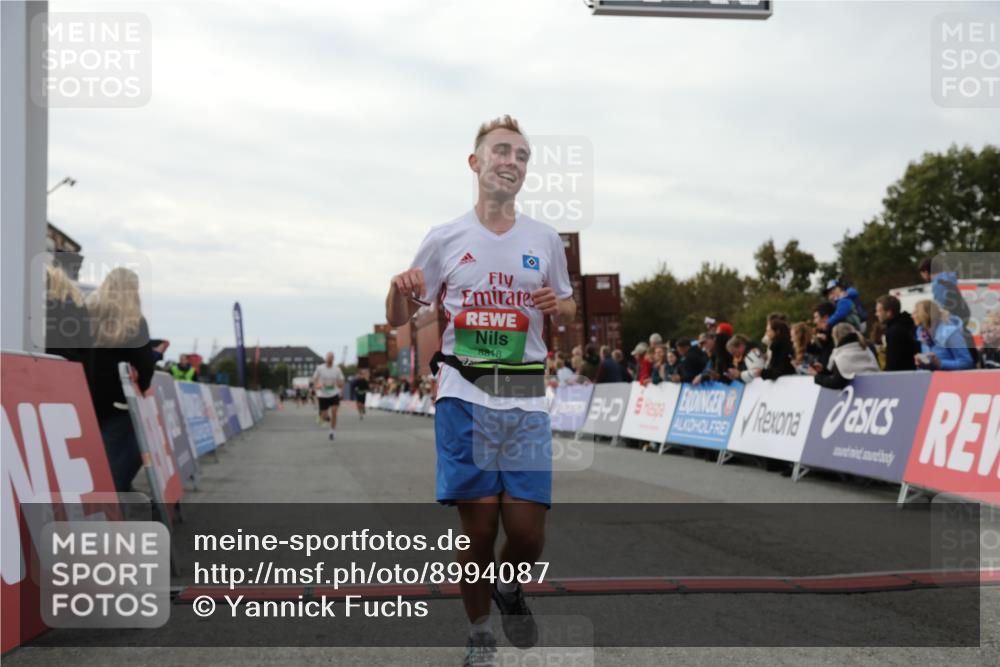 03.10.2025 - Köhlbrandbrückenlauf Yannick Fuchs http://msf.ph/oto/8994087 03.10.2025 16:04:26 Ziel 7245, 7308, 7338, 7455, 8818, 8825, 9213 meine-sportfotos.de