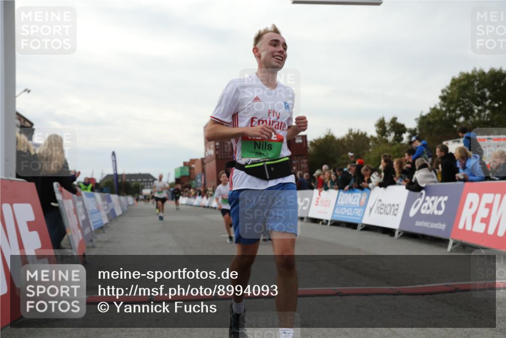 03.10.2025 - Köhlbrandbrückenlauf Yannick Fuchs http://msf.ph/oto/8994093 03.10.2025 16:04:27 Ziel 7245, 7308, 7338, 7455, 8818, 8825, 9213 meine-sportfotos.de