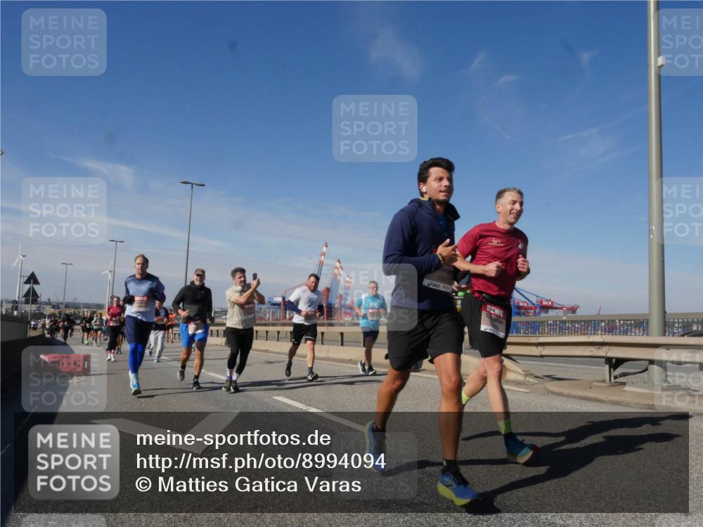 03.10.2025 - Köhlbrandbrückenlauf Matties Gatica Varas http://msf.ph/oto/8994094 03.10.2025 12:47:37 Position 2 18 meine-sportfotos.de