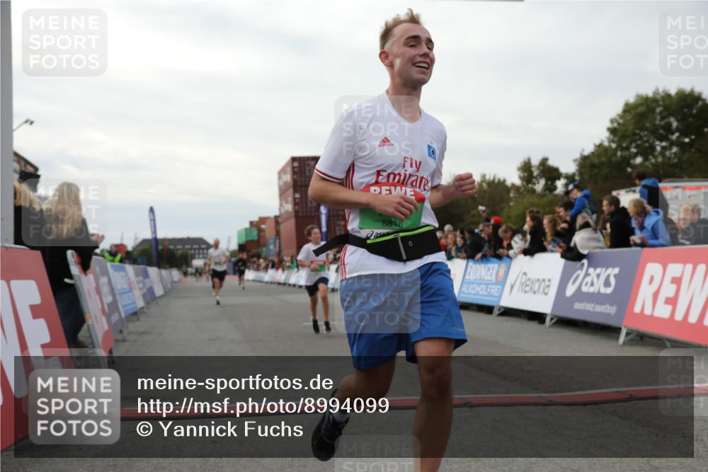 03.10.2025 - Köhlbrandbrückenlauf Yannick Fuchs http://msf.ph/oto/8994099 03.10.2025 16:04:27 Ziel 7245, 7308, 7338, 7455, 8818, 8825, 9213 meine-sportfotos.de