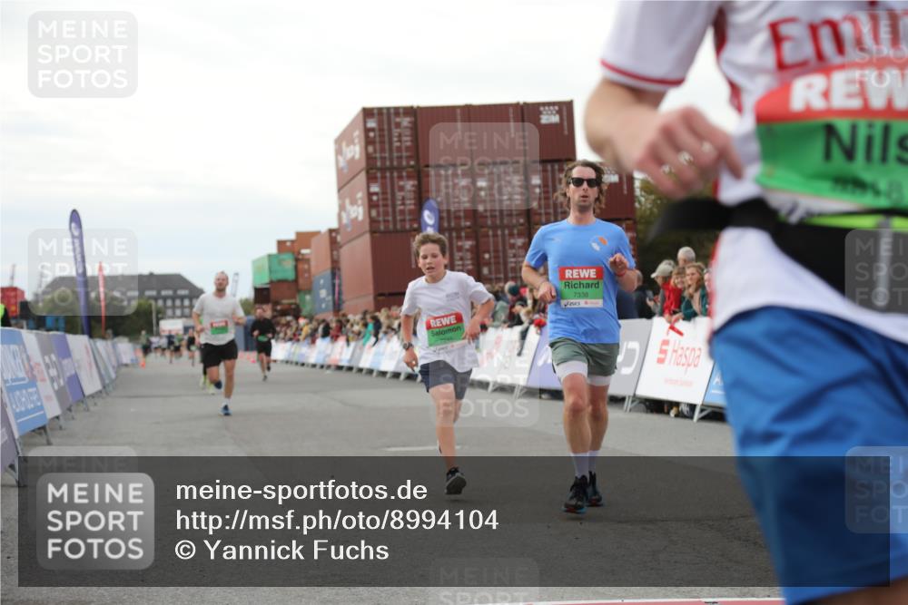 03.10.2025 - Köhlbrandbrückenlauf Yannick Fuchs http://msf.ph/oto/8994104 03.10.2025 16:04:27 Ziel 7245, 7308, 7338, 7455, 8818, 8825, 9213 meine-sportfotos.de