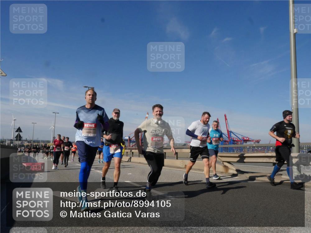 03.10.2025 - Köhlbrandbrückenlauf Matties Gatica Varas http://msf.ph/oto/8994105 03.10.2025 12:47:39 Position 2 6028 meine-sportfotos.de