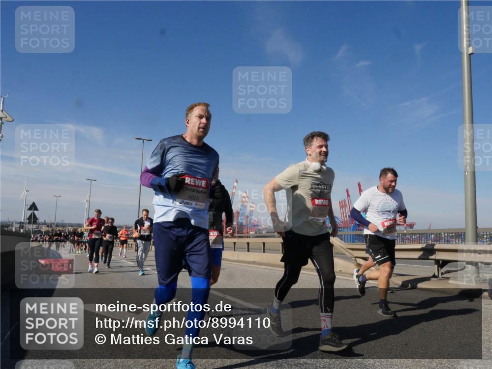 03.10.2025 - Köhlbrandbrückenlauf Matties Gatica Varas http://msf.ph/oto/8994110 03.10.2025 12:47:39 Position 2 6028 meine-sportfotos.de