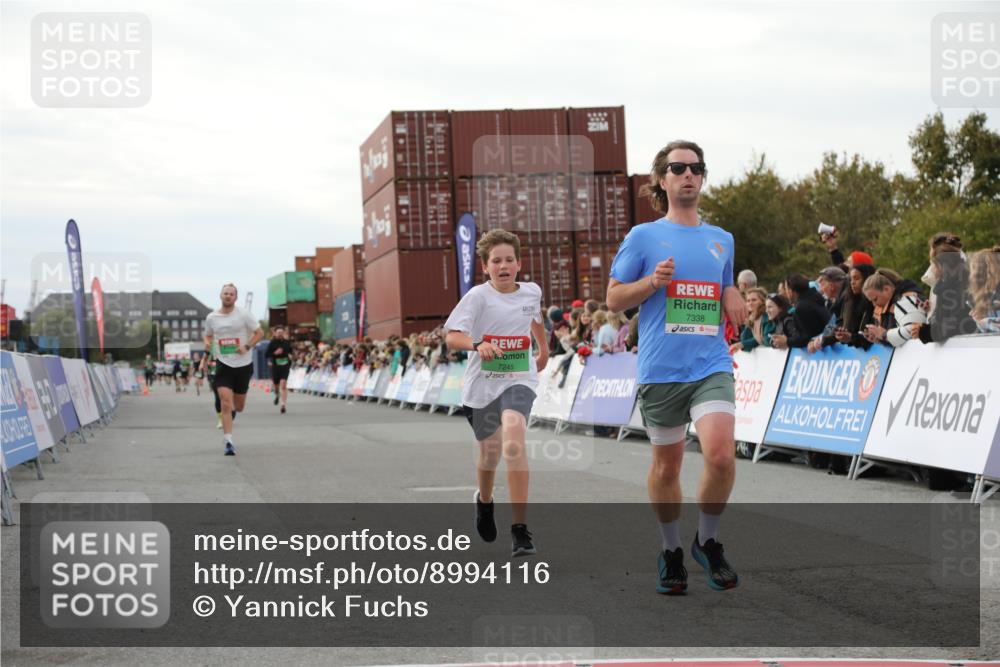 03.10.2025 - Köhlbrandbrückenlauf Yannick Fuchs http://msf.ph/oto/8994116 03.10.2025 16:04:27 Ziel 7245, 7308, 7338, 7455, 8818, 8825, 9213 meine-sportfotos.de