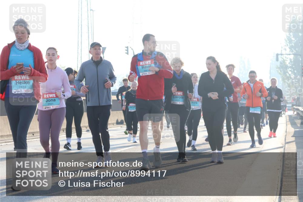 03.10.2025 - Köhlbrandbrückenlauf Luisa Fischer http://msf.ph/oto/8994117 03.10.2025 10:23:19 Position 3 2414, 2551, 2374, 2557 meine-sportfotos.de