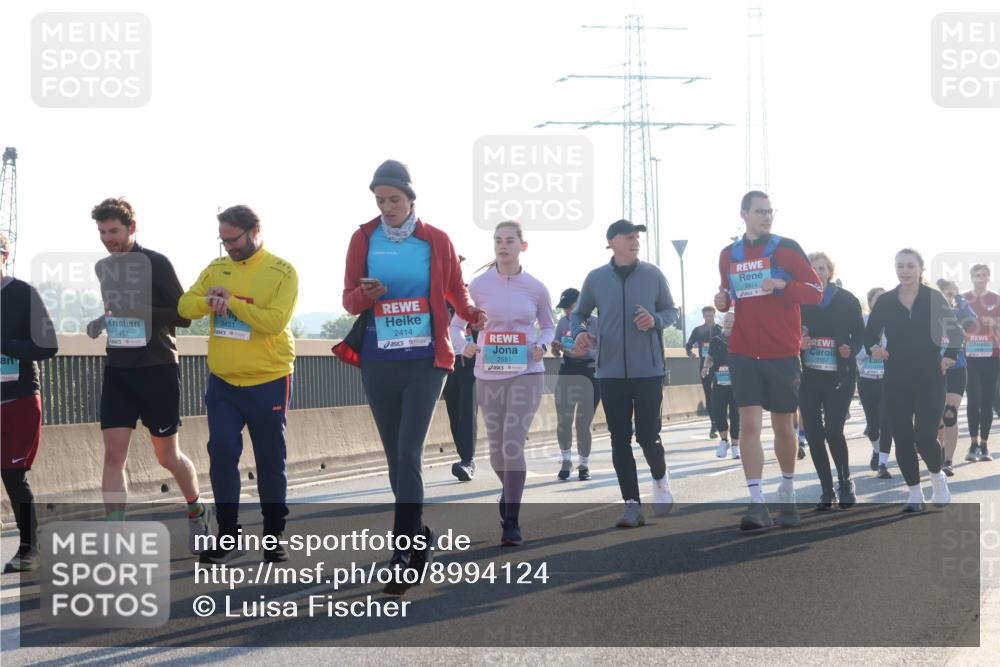 03.10.2025 - Köhlbrandbrückenlauf Luisa Fischer http://msf.ph/oto/8994124 03.10.2025 10:23:19 Position 3 3452, 2414, 2551, 2374 meine-sportfotos.de
