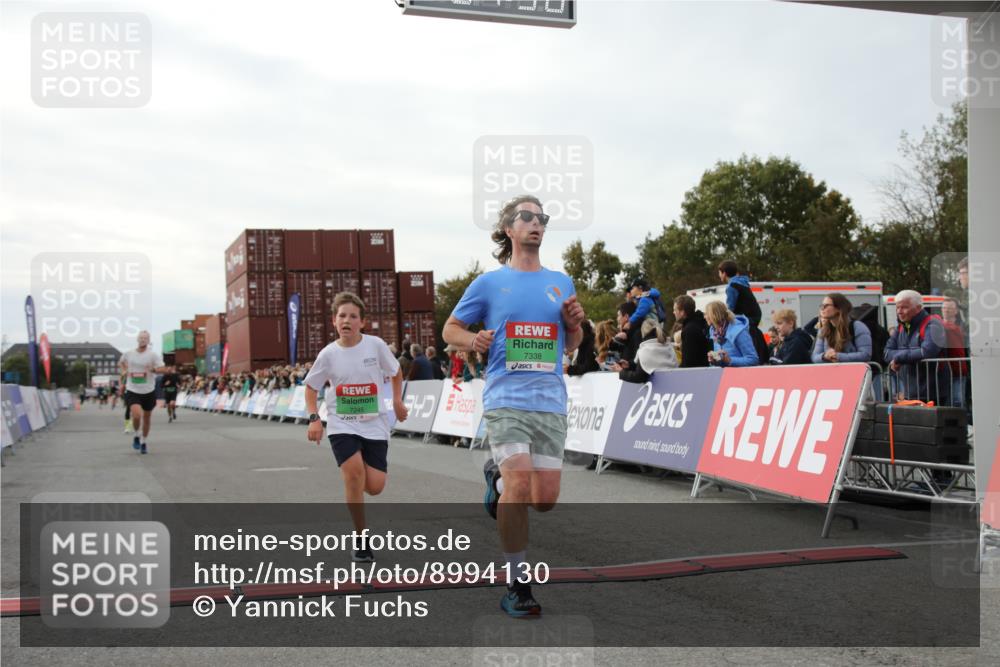 03.10.2025 - Köhlbrandbrückenlauf Yannick Fuchs http://msf.ph/oto/8994130 03.10.2025 16:04:28 Ziel 7245, 7308, 7338, 7455, 8818, 8825 meine-sportfotos.de