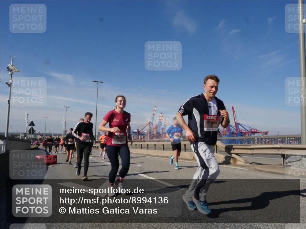 03.10.2025 - Köhlbrandbrückenlauf Matties Gatica Varas http://msf.ph/oto/8994136 03.10.2025 12:47:42 Position 2 4461, 18 meine-sportfotos.de