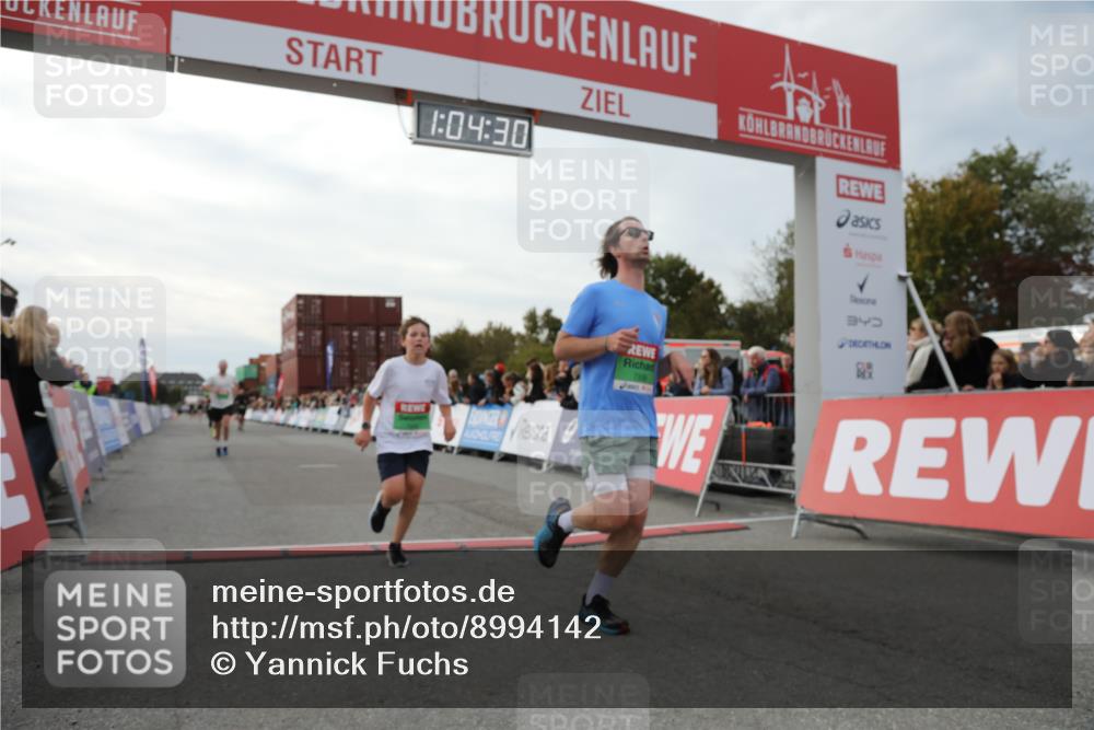 03.10.2025 - Köhlbrandbrückenlauf Yannick Fuchs http://msf.ph/oto/8994142 03.10.2025 16:04:28 Ziel 7245, 7308, 7338, 7455, 8818, 8825 meine-sportfotos.de