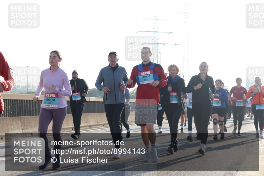 03.10.2025 - Köhlbrandbrückenlauf Luisa Fischer http://msf.ph/oto/8994143 03.10.2025 10:23:21 Position 3 2374, 2551, 2557 meine-sportfotos.de