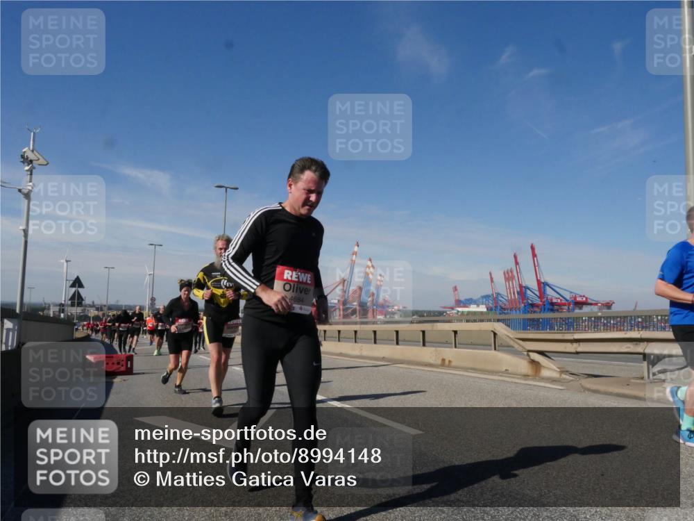 03.10.2025 - Köhlbrandbrückenlauf Matties Gatica Varas http://msf.ph/oto/8994148 03.10.2025 12:47:44 Position 2 4684 meine-sportfotos.de