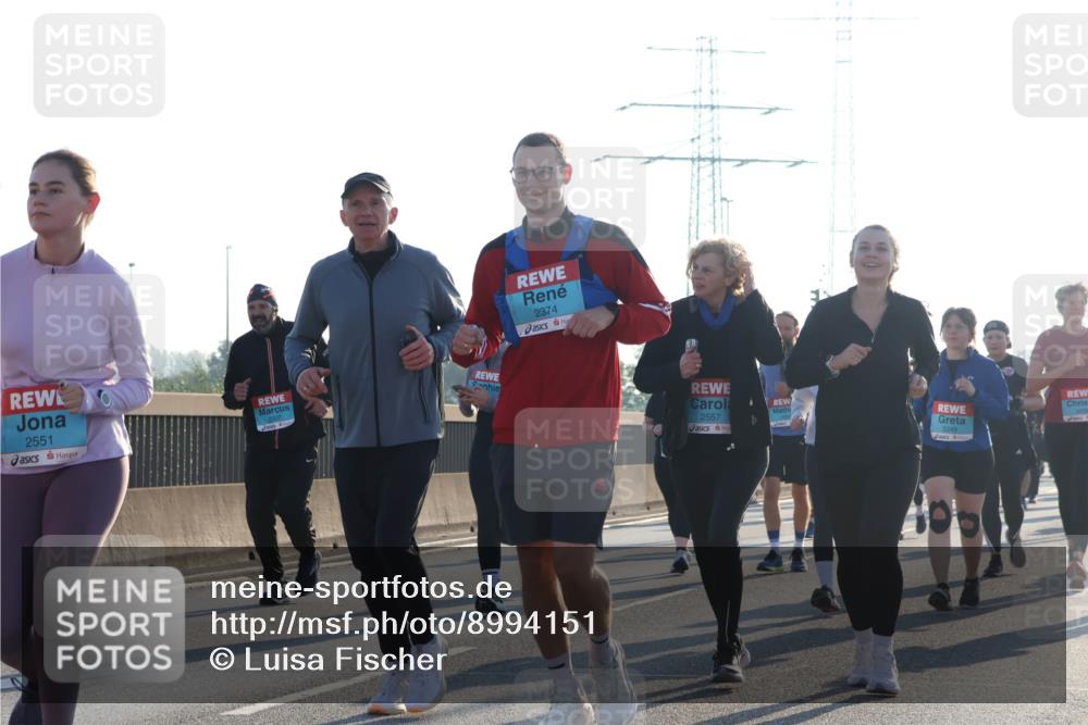 03.10.2025 - Köhlbrandbrückenlauf Luisa Fischer http://msf.ph/oto/8994151 03.10.2025 10:23:22 Position 3 2551, 2374, 2557 meine-sportfotos.de