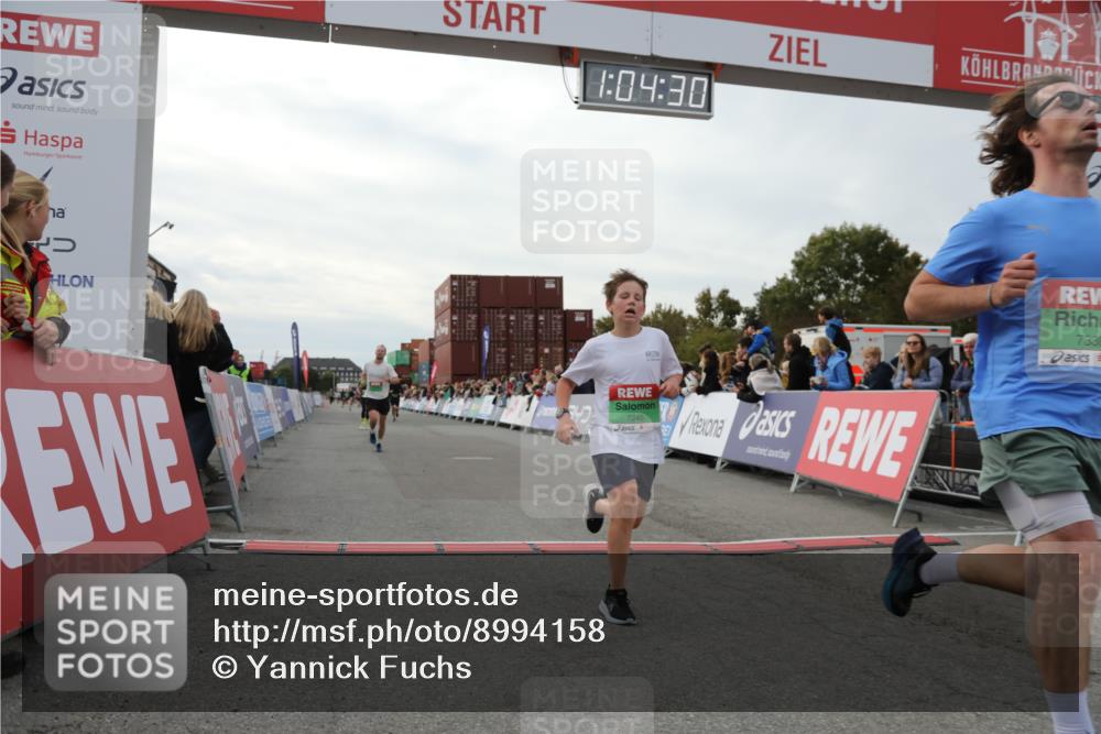 03.10.2025 - Köhlbrandbrückenlauf Yannick Fuchs http://msf.ph/oto/8994158 03.10.2025 16:04:29 Ziel 7245, 7338, 7455, 8818, 8825, 8937 meine-sportfotos.de