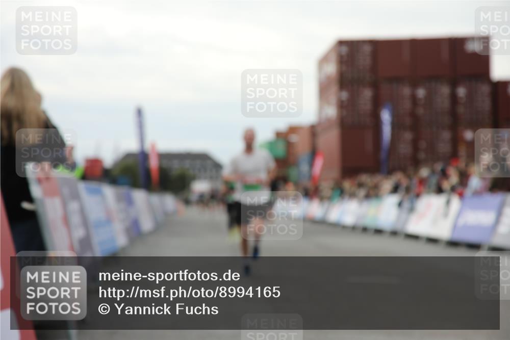 03.10.2025 - Köhlbrandbrückenlauf Yannick Fuchs http://msf.ph/oto/8994165 03.10.2025 16:04:29 Ziel 7245, 7338, 7455, 8818, 8825, 8937 meine-sportfotos.de
