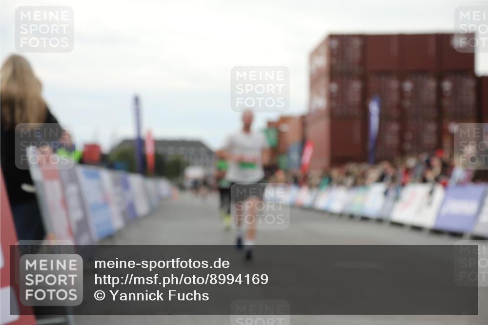 03.10.2025 - Köhlbrandbrückenlauf Yannick Fuchs http://msf.ph/oto/8994169 03.10.2025 16:04:29 Ziel 7245, 7338, 7455, 8818, 8825, 8937 meine-sportfotos.de