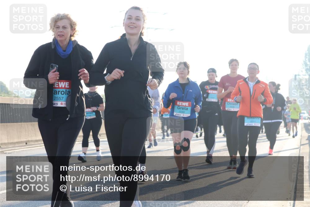 03.10.2025 - Köhlbrandbrückenlauf Luisa Fischer http://msf.ph/oto/8994170 03.10.2025 10:23:23 Position 3 2557, 2249, 2439, 2211 meine-sportfotos.de