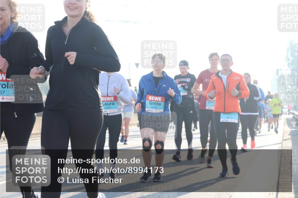 03.10.2025 - Köhlbrandbrückenlauf Luisa Fischer http://msf.ph/oto/8994173 03.10.2025 10:23:24 Position 3 57, 2250, 2249, 247, 2211 meine-sportfotos.de