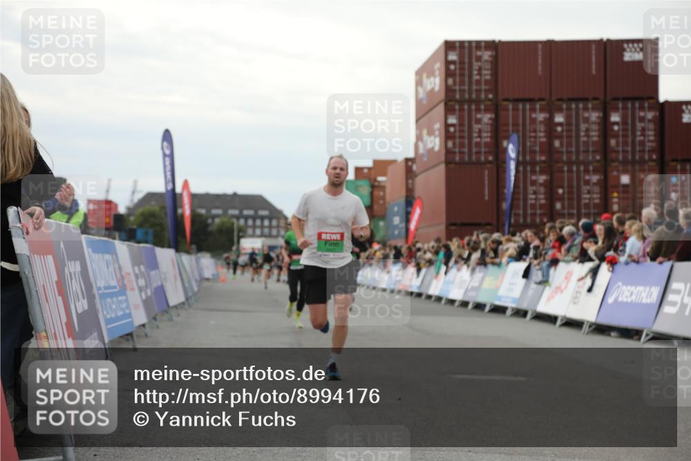 03.10.2025 - Köhlbrandbrückenlauf Yannick Fuchs http://msf.ph/oto/8994176 03.10.2025 16:04:29 Ziel 7245, 7338, 7455, 8818, 8825, 8937 meine-sportfotos.de
