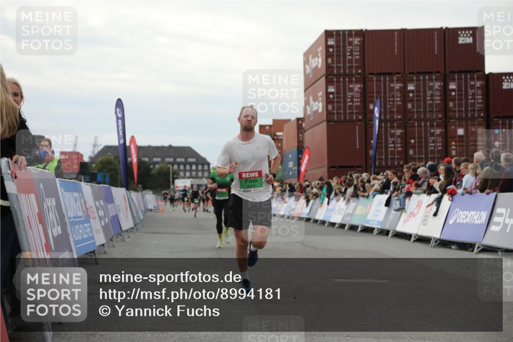 03.10.2025 - Köhlbrandbrückenlauf Yannick Fuchs http://msf.ph/oto/8994181 03.10.2025 16:04:30 Ziel 7245, 7338, 7455, 8825, 8937 meine-sportfotos.de