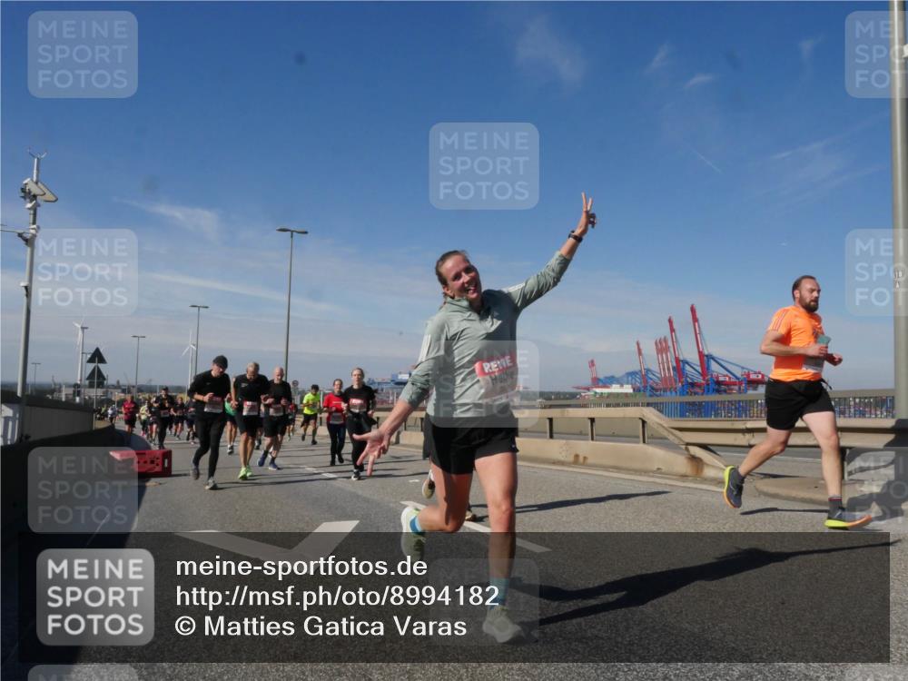 03.10.2025 - Köhlbrandbrückenlauf Matties Gatica Varas http://msf.ph/oto/8994182 03.10.2025 12:47:48 Position 2 18 meine-sportfotos.de