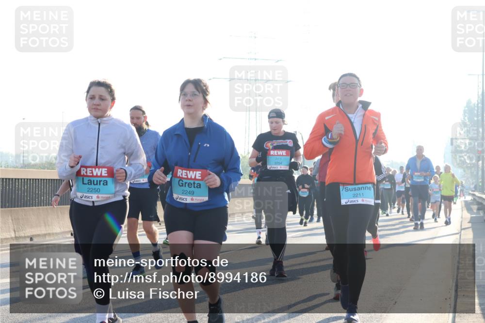03.10.2025 - Köhlbrandbrückenlauf Luisa Fischer http://msf.ph/oto/8994186 03.10.2025 10:23:25 Position 3 2250, 2249, 3754, 2211 meine-sportfotos.de