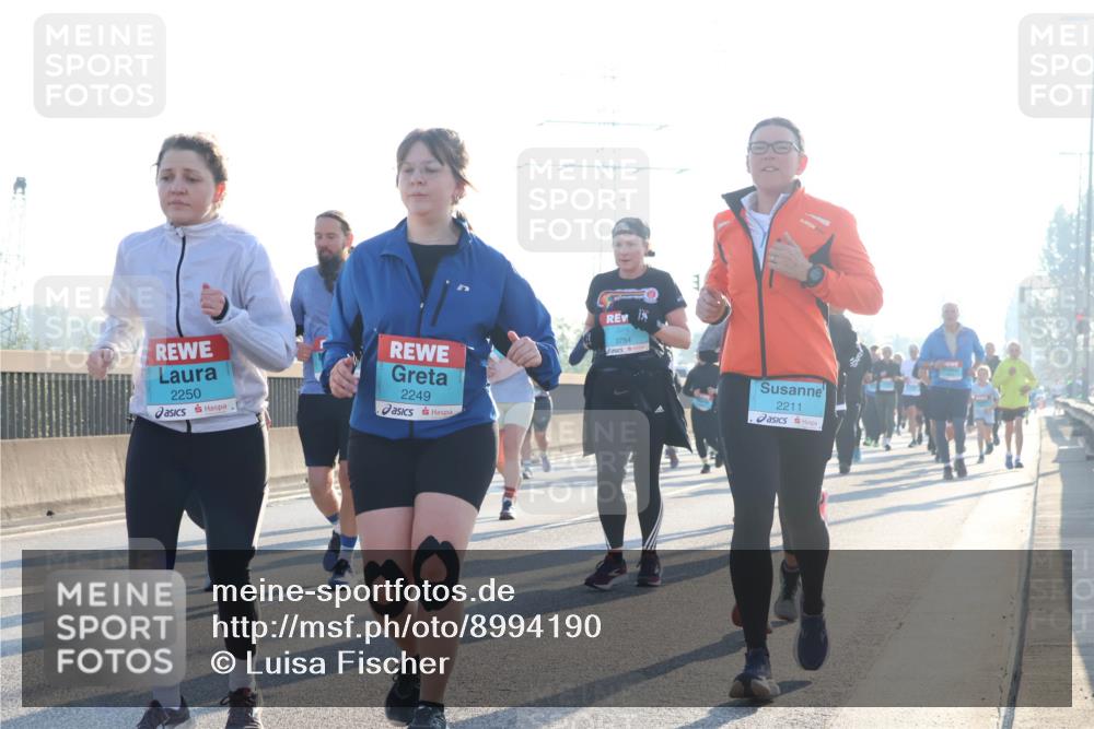 03.10.2025 - Köhlbrandbrückenlauf Luisa Fischer http://msf.ph/oto/8994190 03.10.2025 10:23:26 Position 3 2250, 2249, 3754, 2211 meine-sportfotos.de
