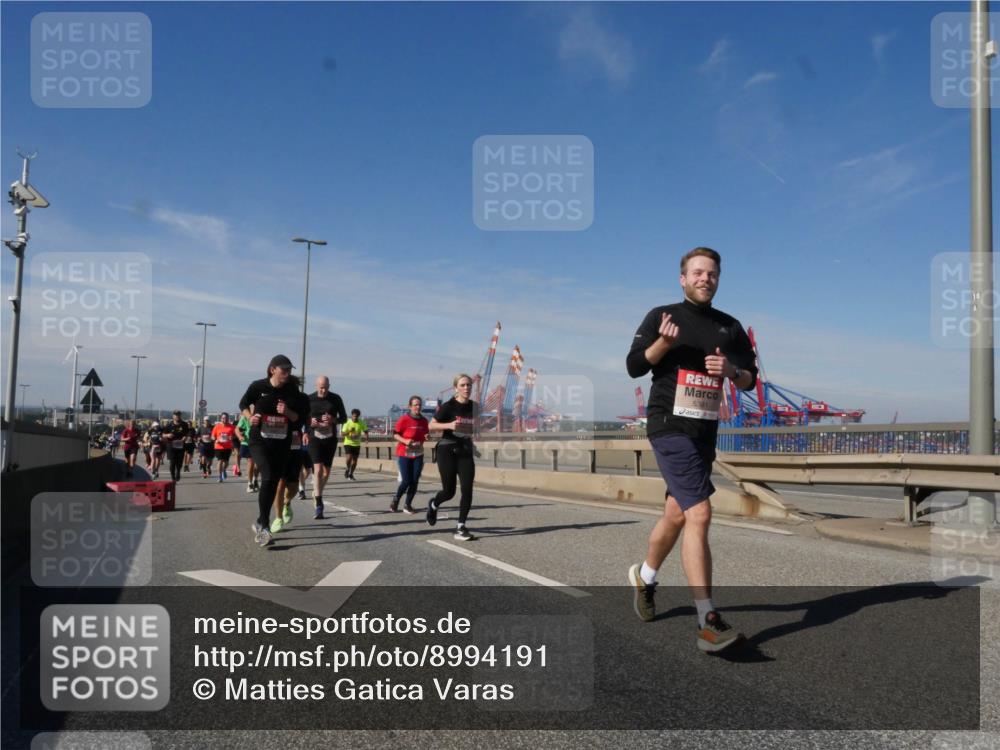03.10.2025 - Köhlbrandbrückenlauf Matties Gatica Varas http://msf.ph/oto/8994191 03.10.2025 12:47:49 Position 2 5381, 118 meine-sportfotos.de