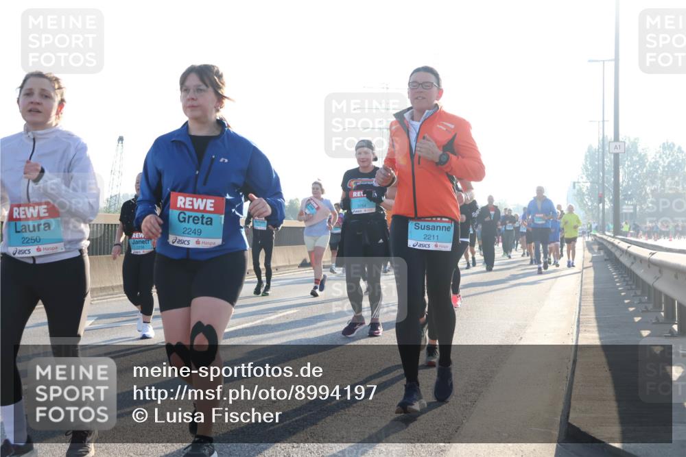 03.10.2025 - Köhlbrandbrückenlauf Luisa Fischer http://msf.ph/oto/8994197 03.10.2025 10:23:26 Position 3 2249, 2250, 8, 3754, 2211, 1 meine-sportfotos.de