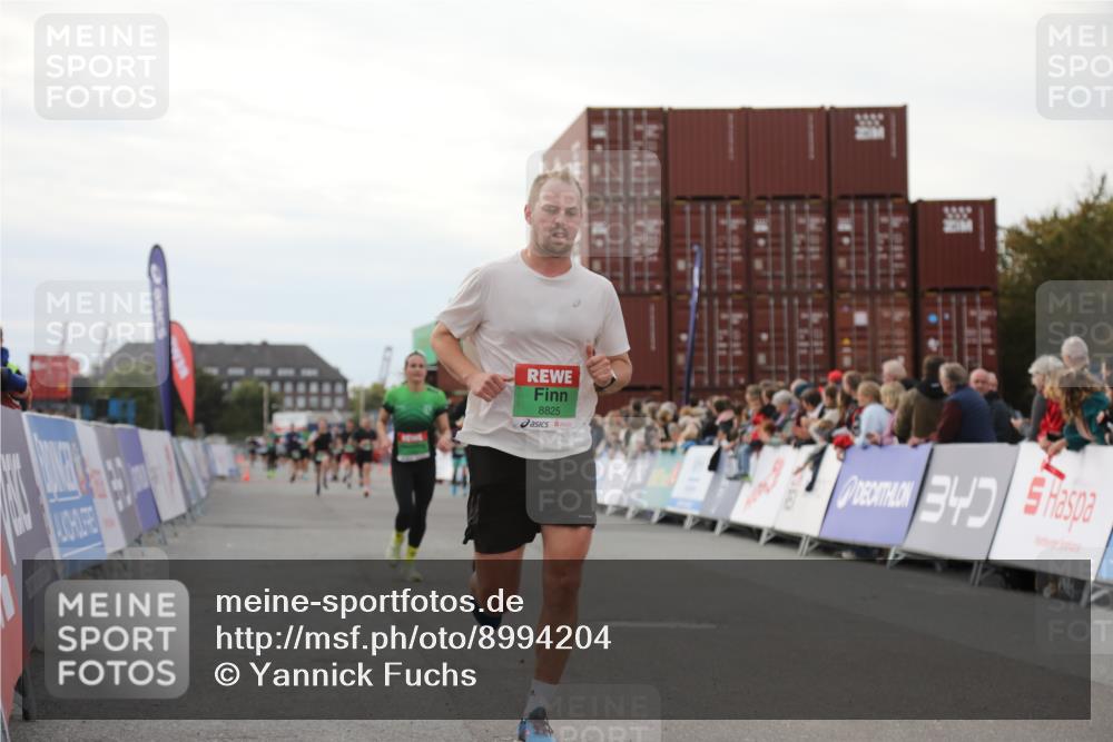 03.10.2025 - Köhlbrandbrückenlauf Yannick Fuchs http://msf.ph/oto/8994204 03.10.2025 16:04:31 Ziel 7245, 7338, 7455, 8825, 8937 meine-sportfotos.de
