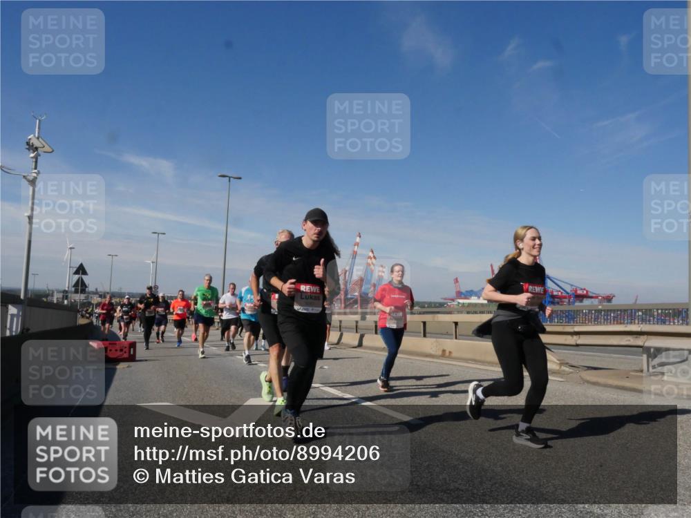 03.10.2025 - Köhlbrandbrückenlauf Matties Gatica Varas http://msf.ph/oto/8994206 03.10.2025 12:47:50 Position 2  meine-sportfotos.de