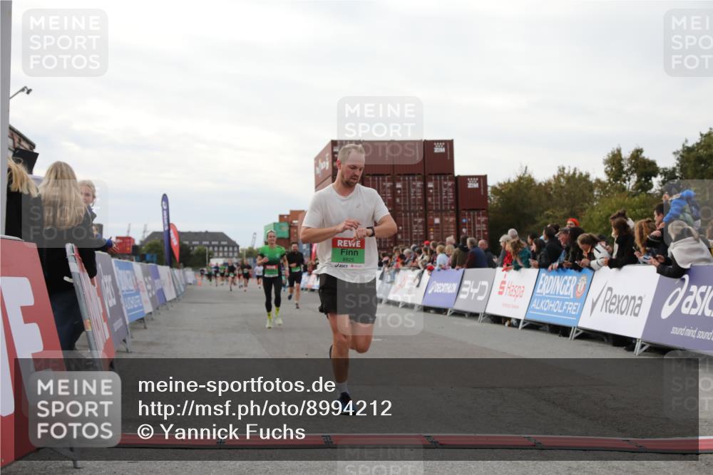 03.10.2025 - Köhlbrandbrückenlauf Yannick Fuchs http://msf.ph/oto/8994212 03.10.2025 16:04:31 Ziel 7245, 7338, 7455, 8825, 8937 meine-sportfotos.de