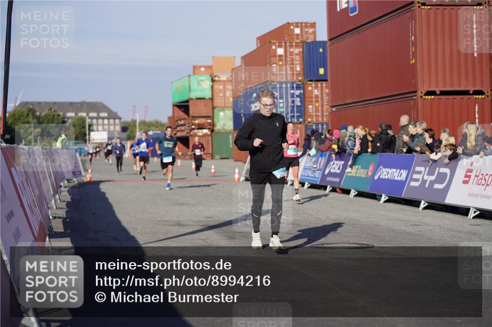 03.10.2025 - Köhlbrandbrückenlauf Michael Burmester http://msf.ph/oto/8994216 03.10.2025 09:56:00 Ziel 1020, 1036, 1095, 3143, 3181, 3223, 3249, 3332 meine-sportfotos.de