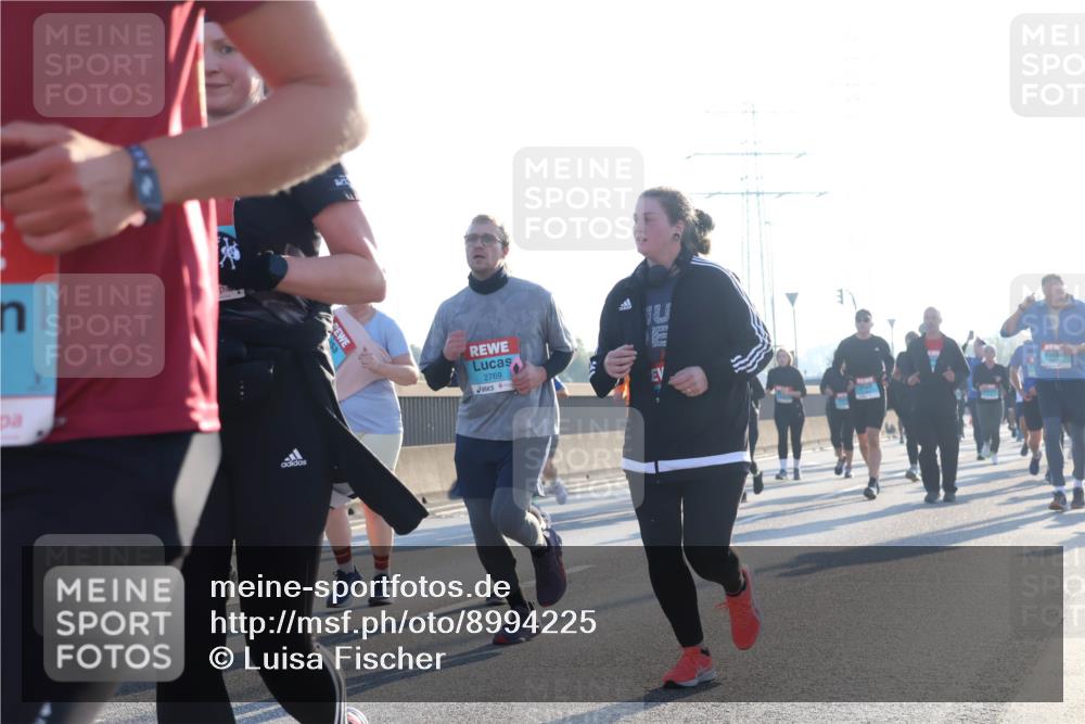 03.10.2025 - Köhlbrandbrückenlauf Luisa Fischer http://msf.ph/oto/8994225 03.10.2025 10:23:28 Position 3 2769 meine-sportfotos.de