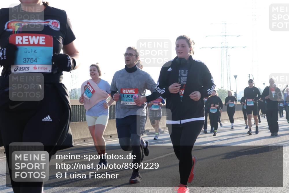 03.10.2025 - Köhlbrandbrückenlauf Luisa Fischer http://msf.ph/oto/8994229 03.10.2025 10:23:29 Position 3 3754, 2769 meine-sportfotos.de