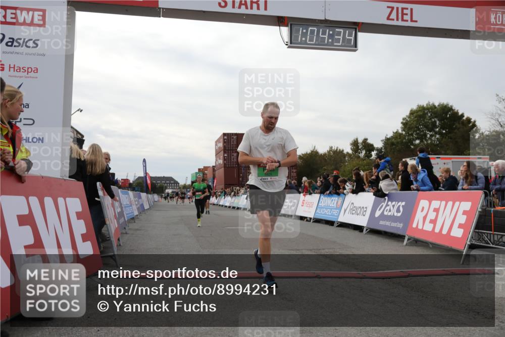 03.10.2025 - Köhlbrandbrückenlauf Yannick Fuchs http://msf.ph/oto/8994231 03.10.2025 16:04:32 Ziel 7245, 7248, 7455, 8825, 8937 meine-sportfotos.de