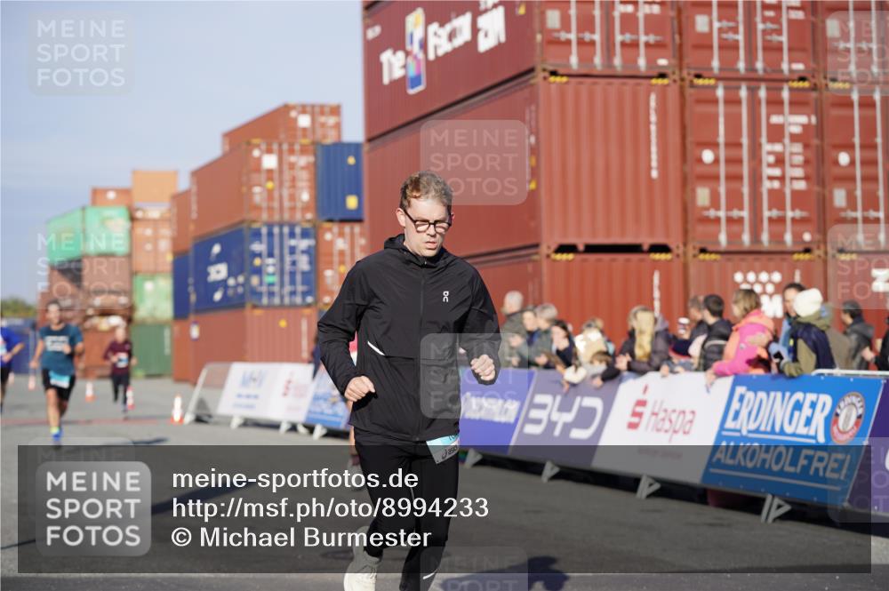 03.10.2025 - Köhlbrandbrückenlauf Michael Burmester http://msf.ph/oto/8994233 03.10.2025 09:56:00 Ziel 1020, 1036, 1095, 3143, 3181, 3223, 3249, 3332 meine-sportfotos.de