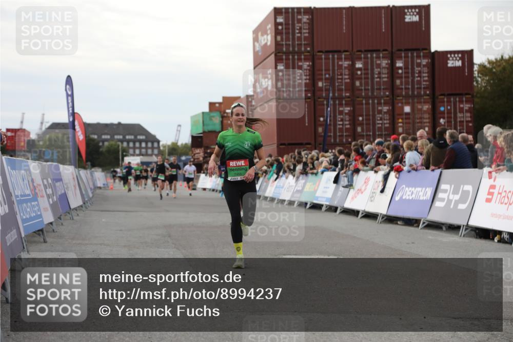 03.10.2025 - Köhlbrandbrückenlauf Yannick Fuchs http://msf.ph/oto/8994237 03.10.2025 16:04:32 Ziel 7245, 7248, 7455, 8825, 8937 meine-sportfotos.de