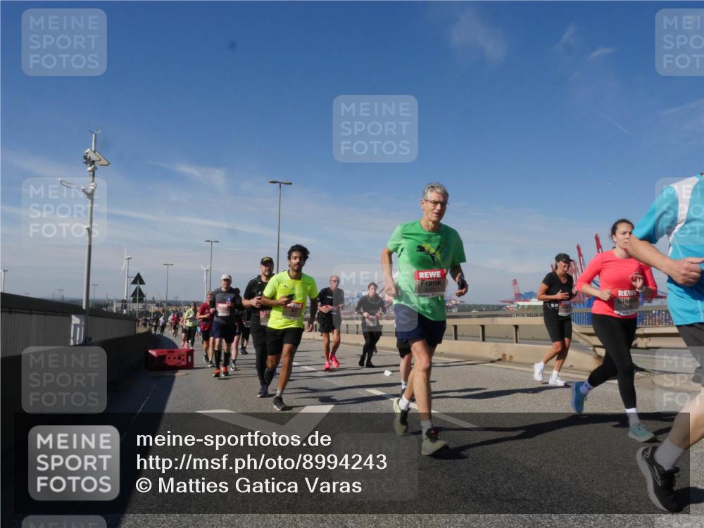 03.10.2025 - Köhlbrandbrückenlauf Matties Gatica Varas http://msf.ph/oto/8994243 03.10.2025 12:47:54 Position 2  meine-sportfotos.de