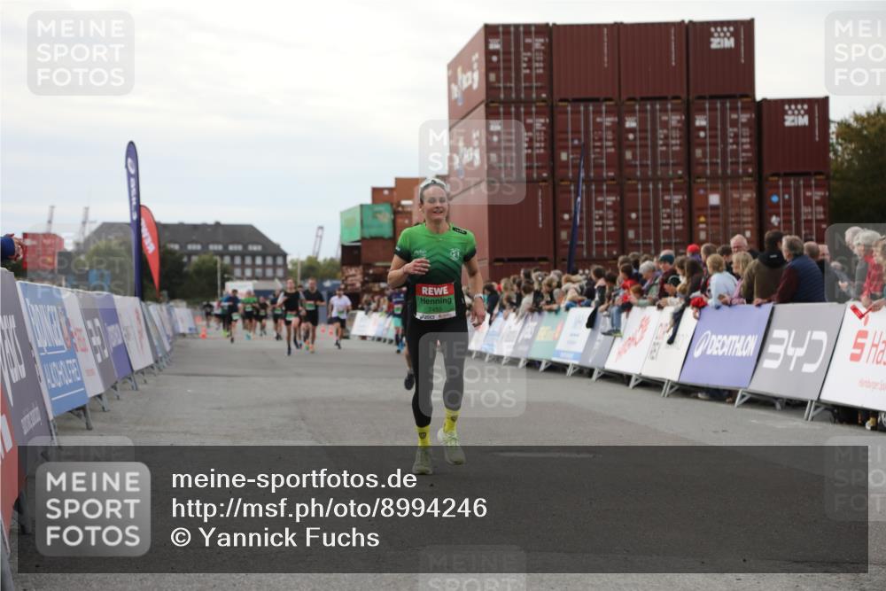 03.10.2025 - Köhlbrandbrückenlauf Yannick Fuchs http://msf.ph/oto/8994246 03.10.2025 16:04:33 Ziel 7248, 7455, 8825, 8937 meine-sportfotos.de