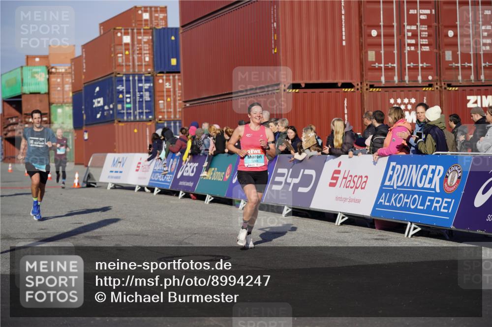03.10.2025 - Köhlbrandbrückenlauf Michael Burmester http://msf.ph/oto/8994247 03.10.2025 09:56:02 Ziel 1036, 1095, 1230, 3143, 3223, 3249, 3332 meine-sportfotos.de