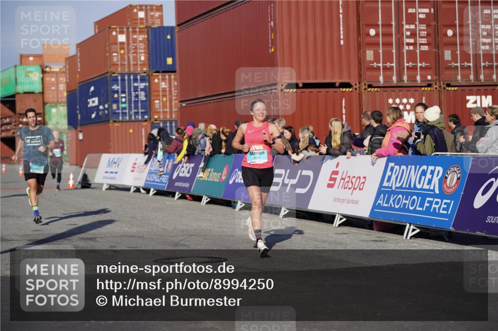 03.10.2025 - Köhlbrandbrückenlauf Michael Burmester http://msf.ph/oto/8994250 03.10.2025 09:56:02 Ziel 1036, 1095, 1230, 3143, 3223, 3249, 3332 meine-sportfotos.de