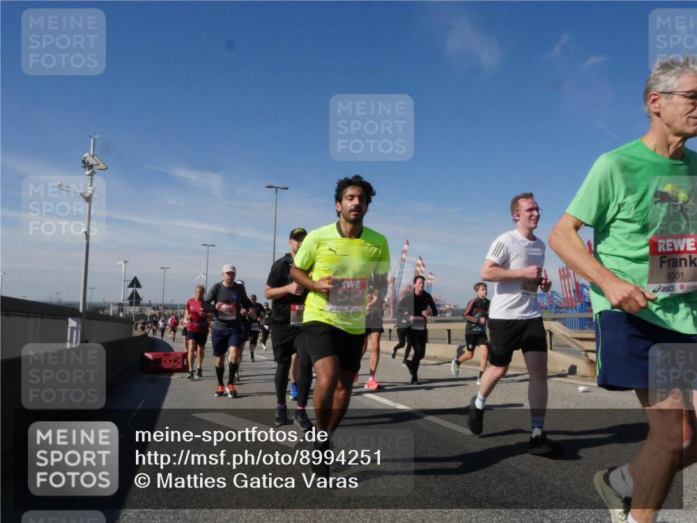 03.10.2025 - Köhlbrandbrückenlauf Matties Gatica Varas http://msf.ph/oto/8994251 03.10.2025 12:47:55 Position 2 5869, 6001 meine-sportfotos.de