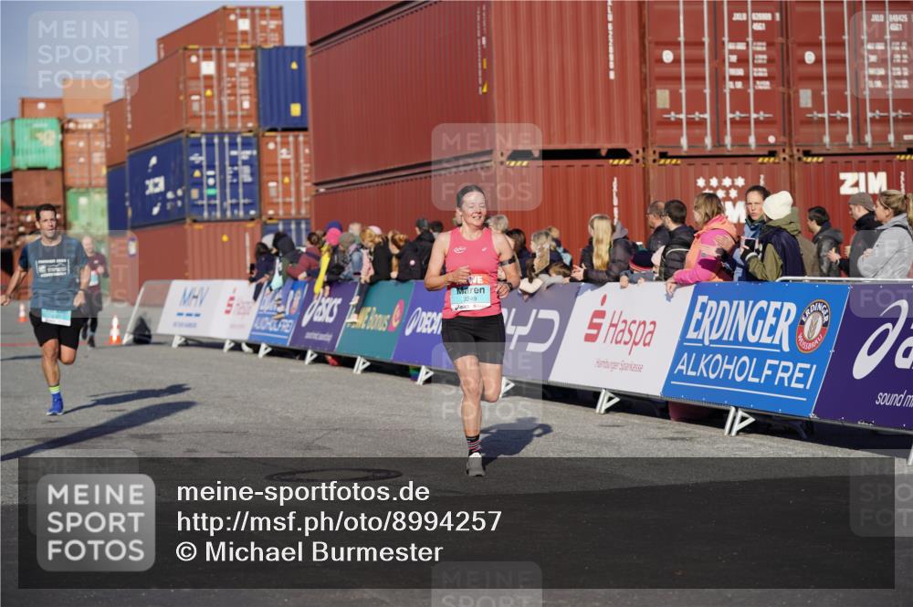 03.10.2025 - Köhlbrandbrückenlauf Michael Burmester http://msf.ph/oto/8994257 03.10.2025 09:56:02 Ziel 1036, 1095, 1230, 3143, 3223, 3249, 3332 meine-sportfotos.de