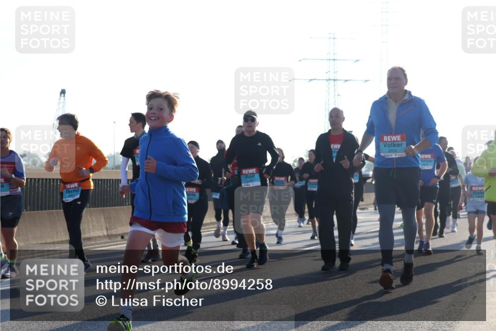 03.10.2025 - Köhlbrandbrückenlauf Luisa Fischer http://msf.ph/oto/8994258 03.10.2025 10:23:32 Position 3 2659 meine-sportfotos.de