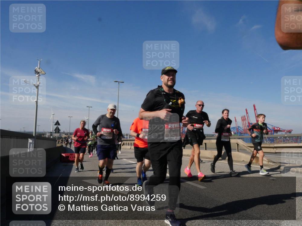 03.10.2025 - Köhlbrandbrückenlauf Matties Gatica Varas http://msf.ph/oto/8994259 03.10.2025 12:47:56 Position 2 6326 meine-sportfotos.de