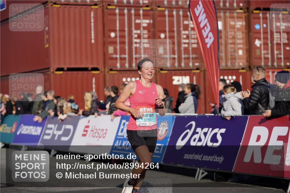 03.10.2025 - Köhlbrandbrückenlauf Michael Burmester http://msf.ph/oto/8994264 03.10.2025 09:56:03 Ziel 1095, 1230, 3223, 3249, 3332, 3834 meine-sportfotos.de